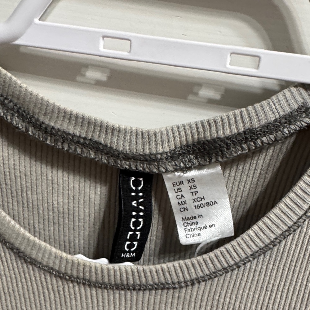 H&M Ribbed Gray Top - Picture 2 of 2